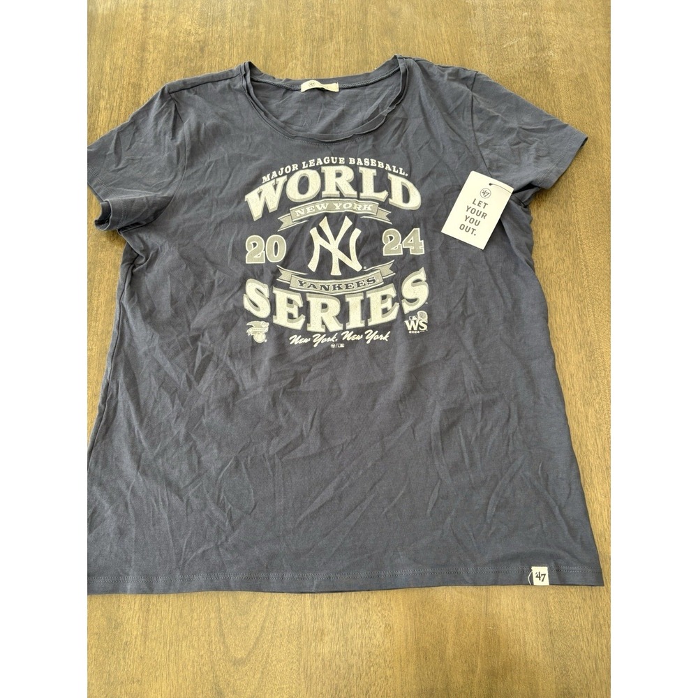 NWT New York Yankees Short Sleeve '47 Brand Navy Distressed Logo Tee Womens L